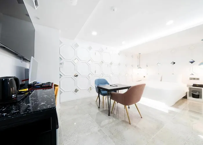 Ytt Hotel 2*